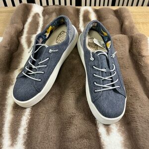 Casual HEY DUDE Denim Sneakers, Sz Y6/women’s 7.5/8